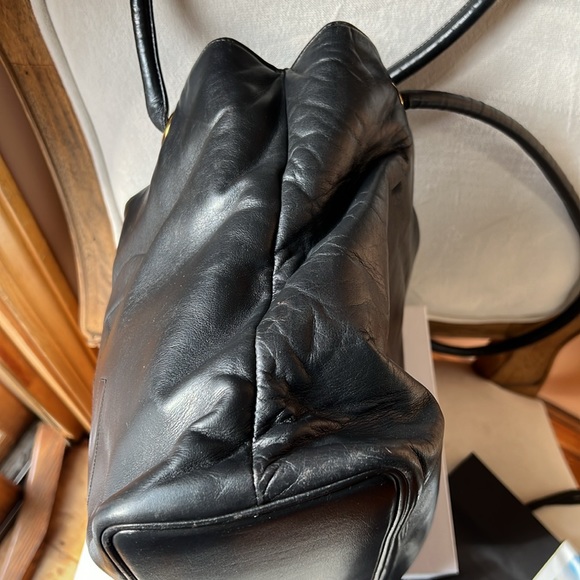 Chanel Authentic Vintage Leather Monogrammed CC leather handbag - Picture 9 of 17